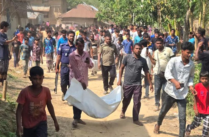 নওগাঁয় একই পরিবারের চারজনকে গলাকেটে হত্যা: জমি বিরোধের ইঙ্গিত