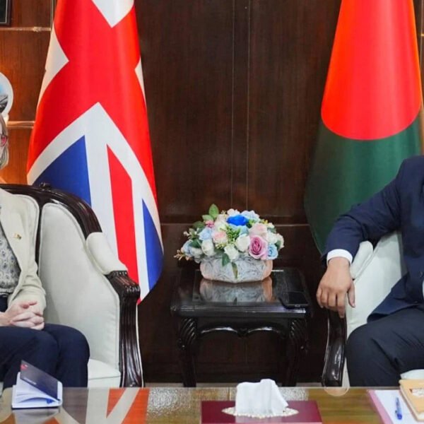 প্রধানমন্ত্রীর প্রতিরক্ষা উপদেষ্টার সঙ্গে ব্রিটিশ হাইকমিশনারের সৌজন্য সাক্ষাৎ