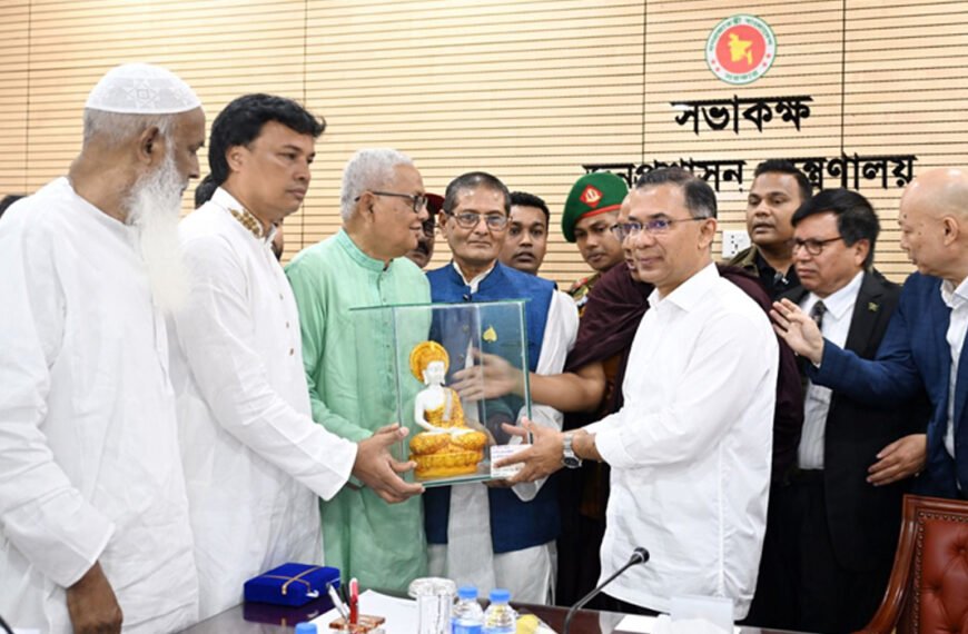 প্রধানমন্ত্রীর সঙ্গে বৌদ্ধ সম্প্রদায়ের নেতৃবৃন্দের শুভেচ্ছা বিনিময়