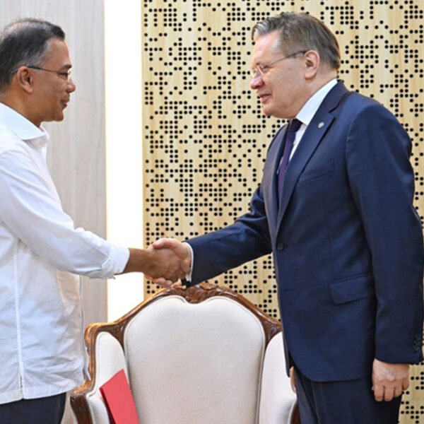 প্রধানমন্ত্রীর সঙ্গে রোসাটমের ডিজির সৌজন্য সাক্ষাৎ