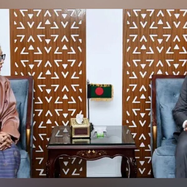 ভুটানের সঙ্গে আঞ্চলিক বাণিজ্য ও জ্বালানি সহযোগিতা জোরদারে গুরুত্বারোপ বাণিজ্যমন্ত্রীর 