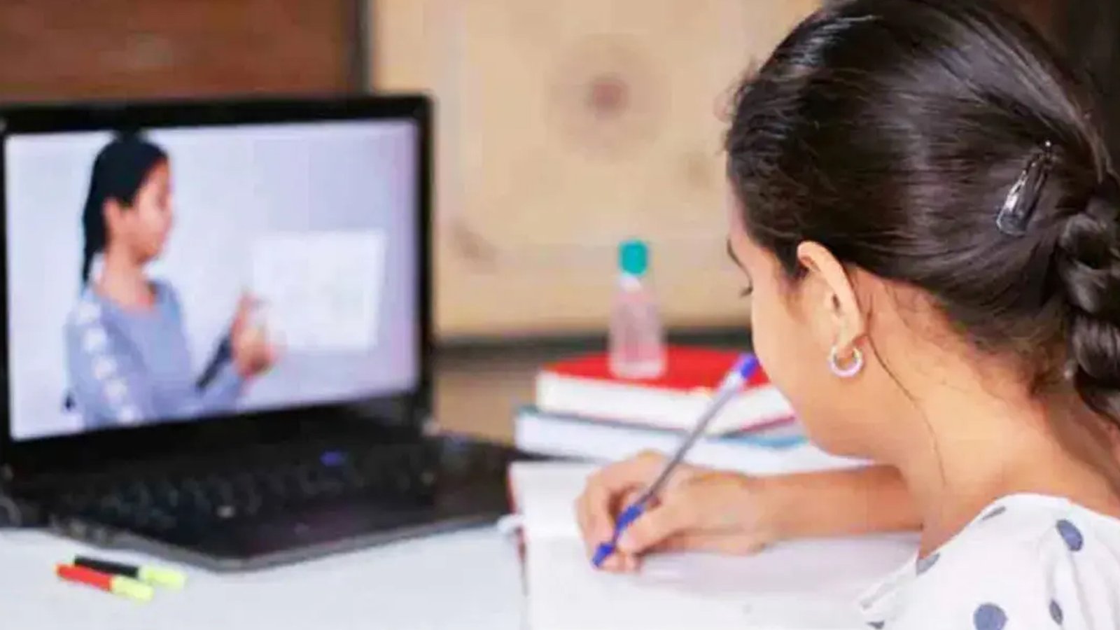 শিক্ষাপ্রতিষ্ঠানে অনলাইন ক্লাস চালুর সিদ্ধান্ত আজ আসতে পারে