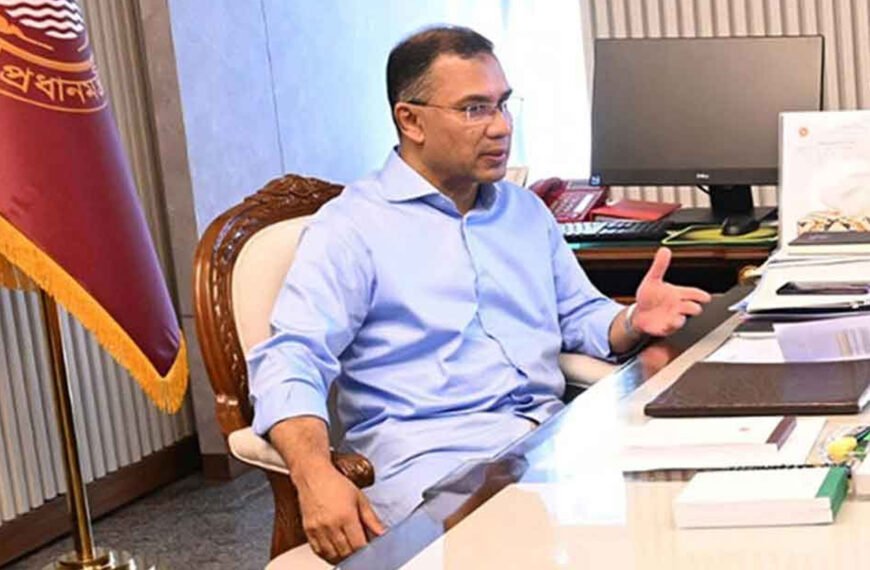 সচিবালয়ে ব্যস্ত সময় পার করছেন প্রধানমন্ত্রী