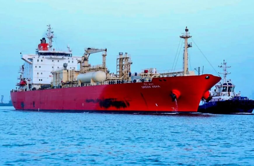 হরমুজ প্রণালিতে শত্রুদের ‘প্রাণঘাতী ঘূর্ণিতে’ আটকে ফেলার হুমকি আইআরজিসির