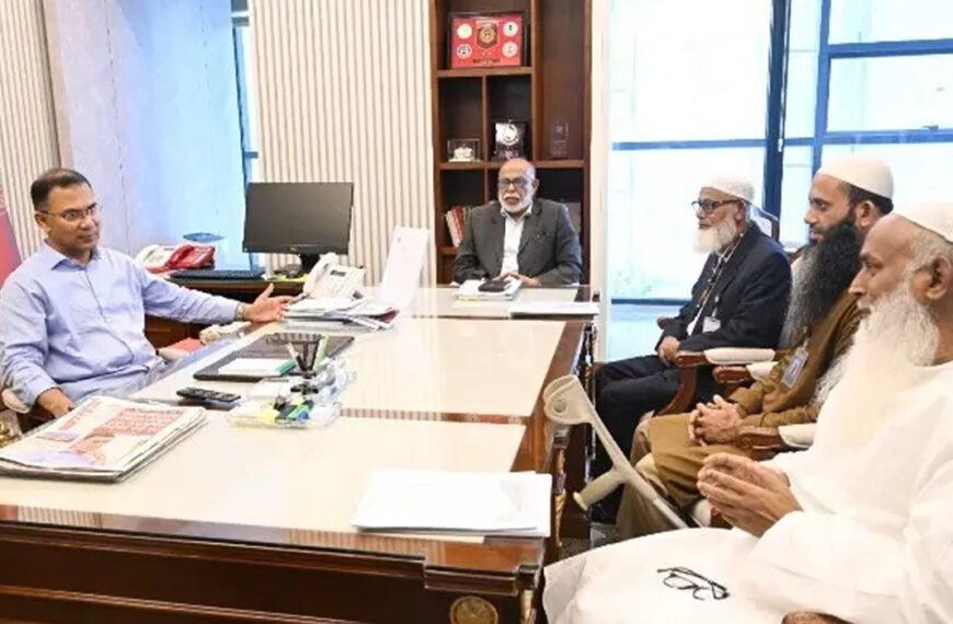 প্রধানমন্ত্রীর সঙ্গে ওয়াকফ প্রশাসক সাফিজ উদ্দিন আহমেদের সাক্ষাৎ