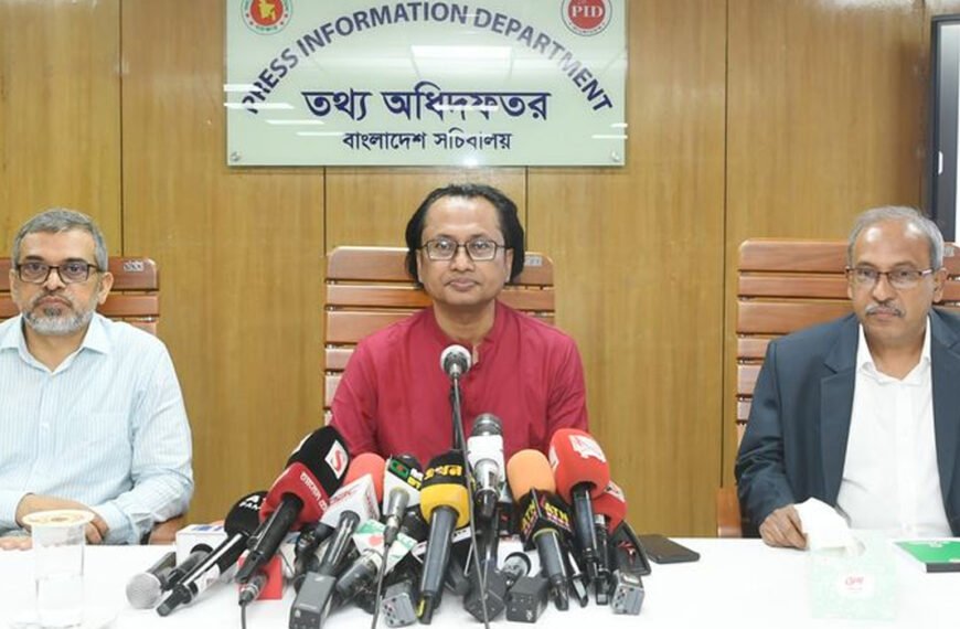 বিচারাধীন অবস্থায় আওয়ামী লীগের কর্মকাণ্ড নিষিদ্ধ থাকবে: তথ্য উপদেষ্টা