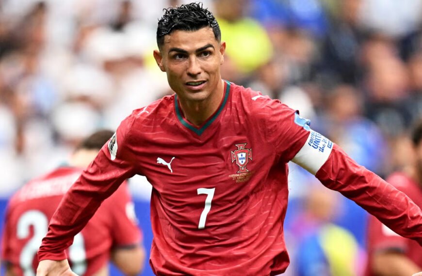 রোনাল্ডোর জোড়া গোলে উজবেকিস্তানকে ৫-০ গোলে বিধ্বস্ত করেছে পর্তুগাল
