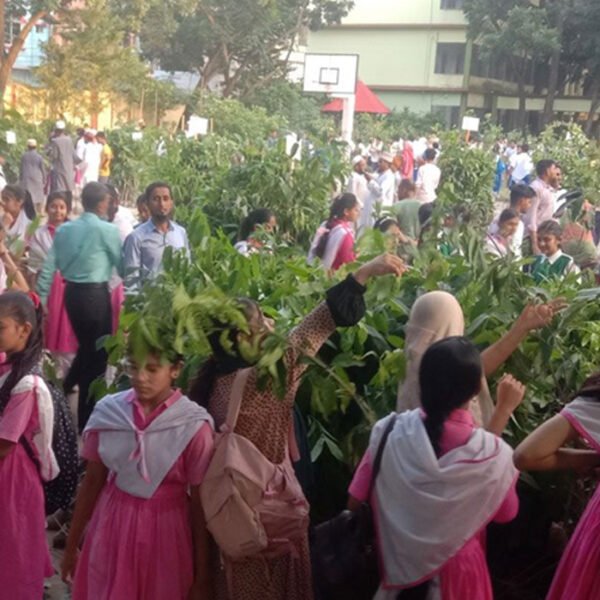 একটি শিশু, একটি বৃক্ষ: কোটি গাছ লাগিয়ে সবুজ ভবিষ্যৎ গড়ার উদ্যোগ