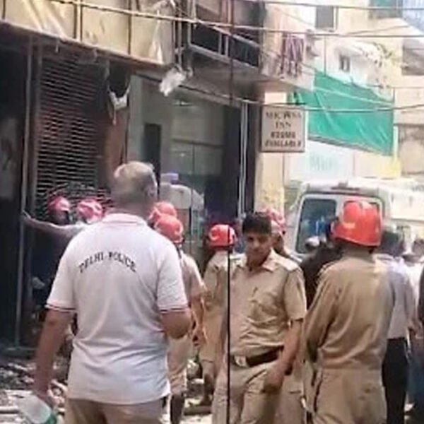 দিল্লিতে হোটেলে ভয়াবহ অগ্নিকাণ্ড, নিহত ২১