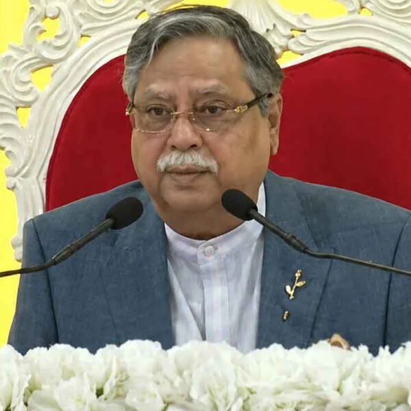 সশস্ত্র বাহিনীকে আধুনিক চতুর্মাত্রিক বাহিনী হিসেবে গড়ে তুলতে সরকার অঙ্গীকারবদ্ধ: রাষ্ট্রপতি