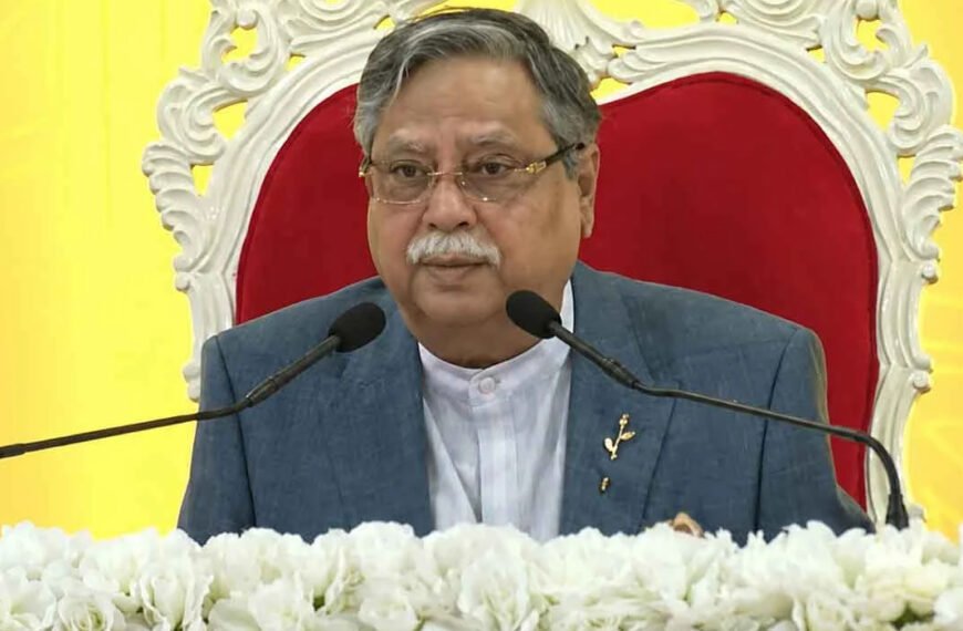 সশস্ত্র বাহিনীকে আধুনিক চতুর্মাত্রিক বাহিনী হিসেবে গড়ে তুলতে সরকার অঙ্গীকারবদ্ধ: রাষ্ট্রপতি