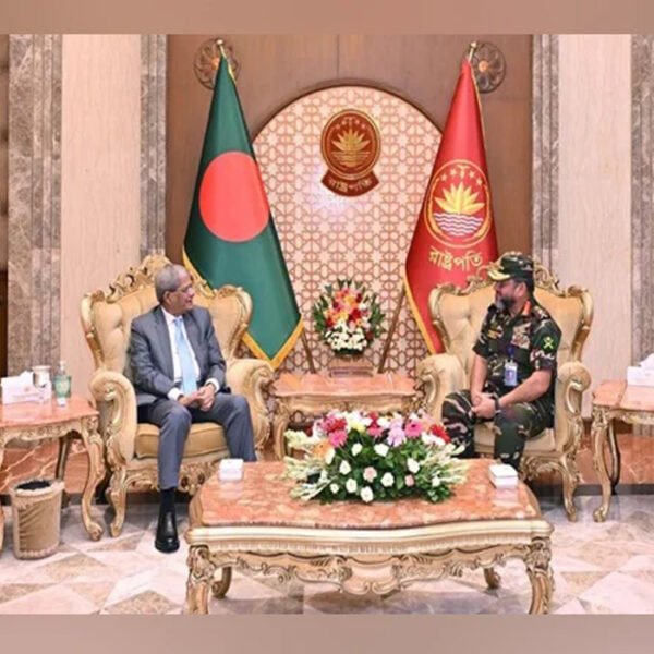 রাষ্ট্রপতির সঙ্গে তিন বাহিনীর প্রধানগণের সৌজন্য সাক্ষাৎ