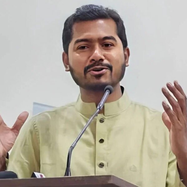বিদেশ থেকে ফেরত আসা শ্রমিকদের ভাতা বাড়ানোর চেষ্টা চলছে : নুরুল হক