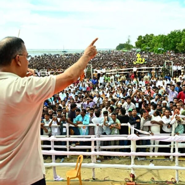 বিভ্রান্তকারীদের ব্যাপারে সতর্ক থাকুন : প্রধানমন্ত্রী