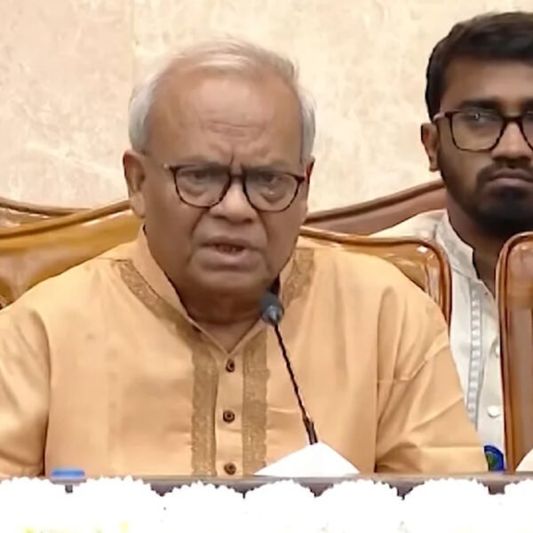একটি ভগ্নস্তূপের ওপর দাঁড়িয়ে দেশ গড়ছে সরকার : রিজভী