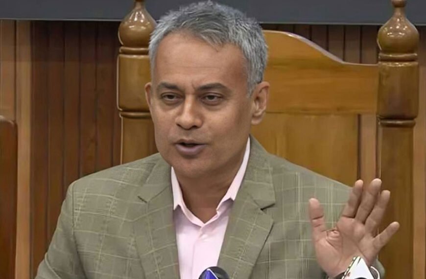 যাত্রীসেবা না বাড়ালে বাস কোম্পানির রুট বাতিল: সড়কমন্ত্রী