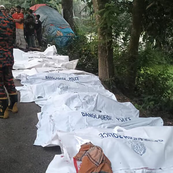 নাটোরে বাস-ট্রাক মুখোমুখী সংঘর্ষে প্রাণহানি ৯, আহত ৩০
