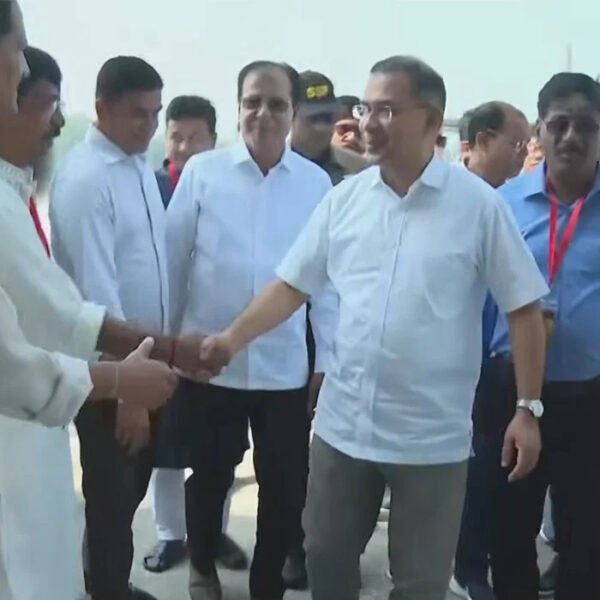 সৈয়দপুরে প্রধানমন্ত্রীকে অভ্যর্থনা